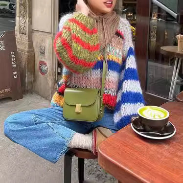 Damen Kuscheliger Strickpullover mit weit ausgestellten Ärmeln und buntem Streifenmuster R&B