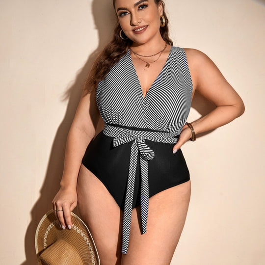 Damen Einteiler Badeanzug mit Wickeldetail und trendigem Streifenmuster R&B
