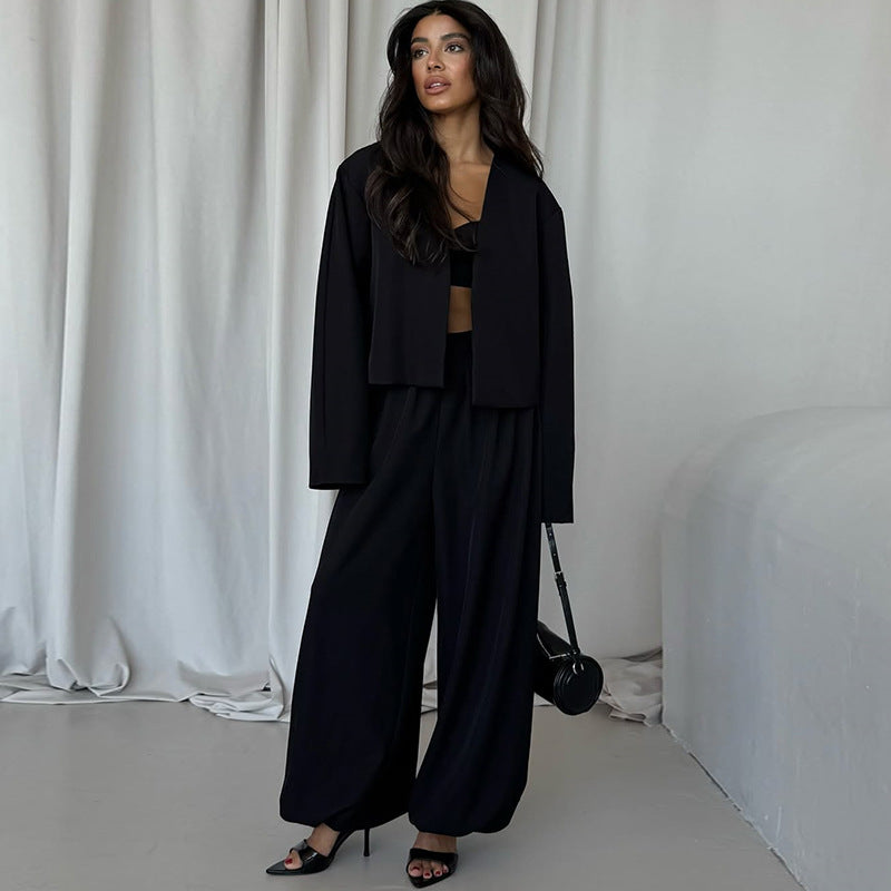 Damen lässiger Hosenanzug mit cropped Jacke und weitem Schnitt R&B
