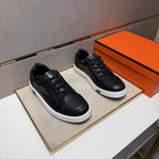 Damen sportliche Sneakers aus edlem Kunstleder mit rutschfester Sohle R&B