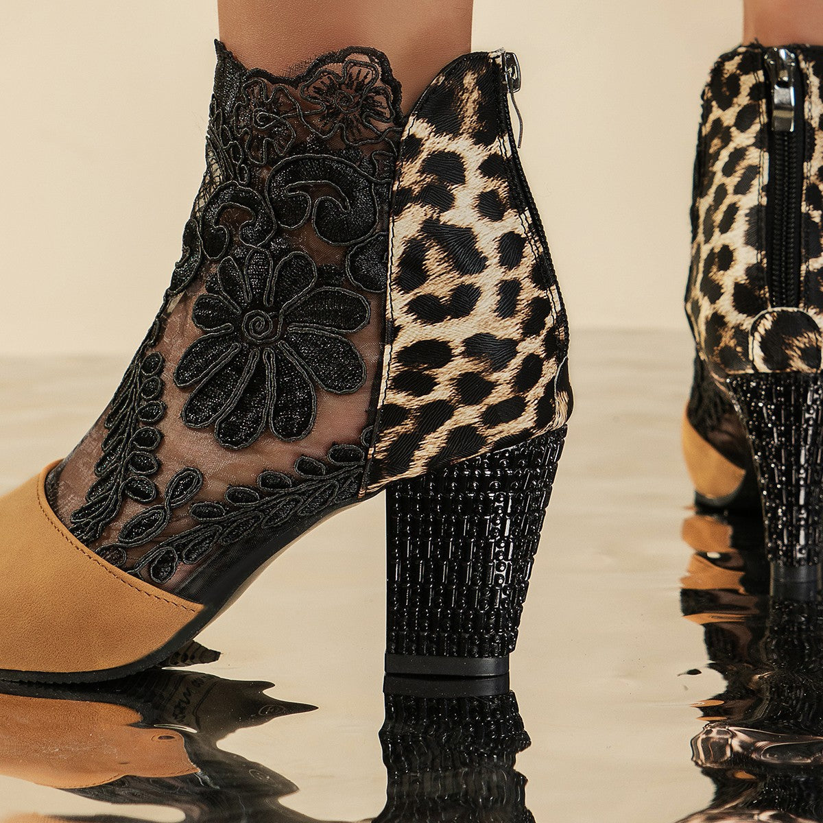 Damen Modische Stiefeletten mit floralen Applikationen und hohem Blockabsatz R&B