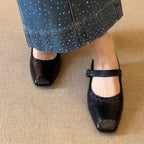 Damen Ballerina mit elegantem Riemen und modischem quadratischem Zehenbereich