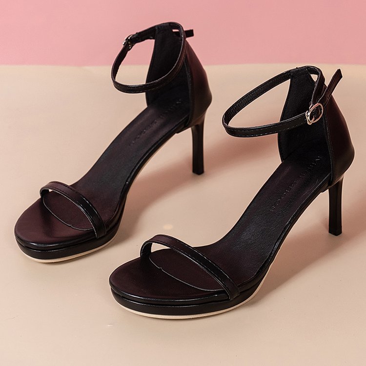 Damen elegante Sandaletten mit schmalen Riemen und zierlichem Absatz R&B