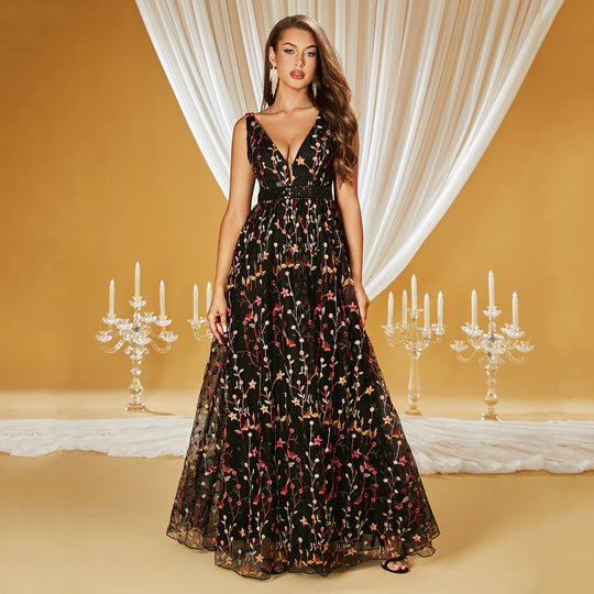 Damen Maxikleid mit floralem Stickdesign und tiefem V-Ausschnitt R&B