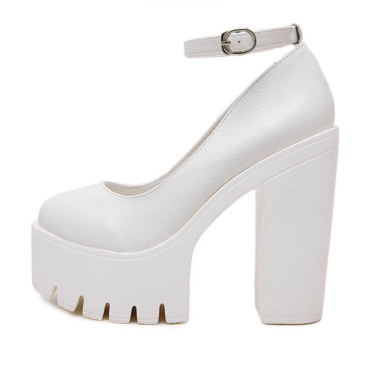 Damen Plateau-Pumps mit eleganter Doppelriemenführung und rutschfester Sohle R&B