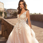 Festliches Damen Hochzeitskleid mit Floralen Applikationen und Schimmerndem Tüll für Hochzeiten | R&B