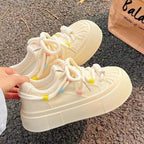 Damen Sportliche Plateau-Sneaker mit farbenfrohen Akzenten und robustem Obermaterial