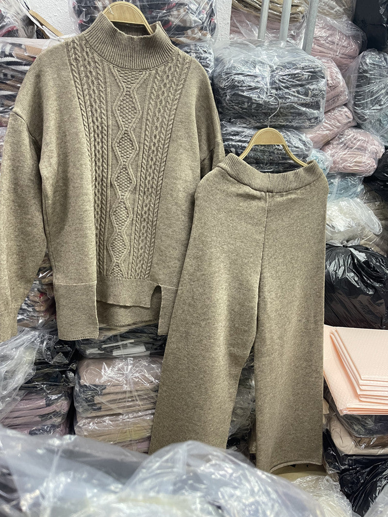 Damen eleganter Strickanzug mit hohem Kragen und farbenfrohem Muster R&B