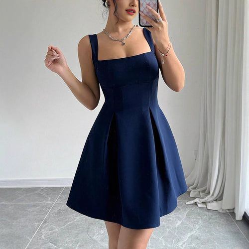 Damen Ballkleid mit quadratischem Ausschnitt und schwingendem Rock R&B