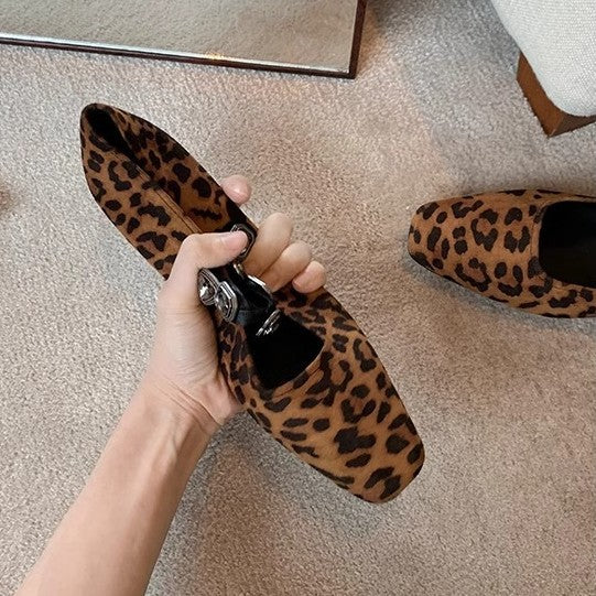 Damen Elegante Ballerina-Shoes mit einzigartigem Leoprint und kreativem Schnallendetail R&B