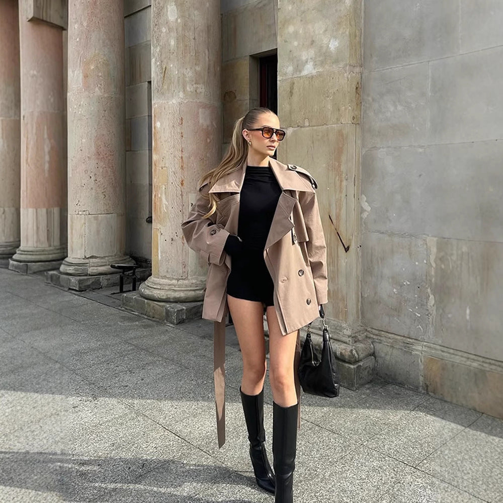 Damen Trenchcoat mit Gürtel und besonderen Knopfdetails R&B