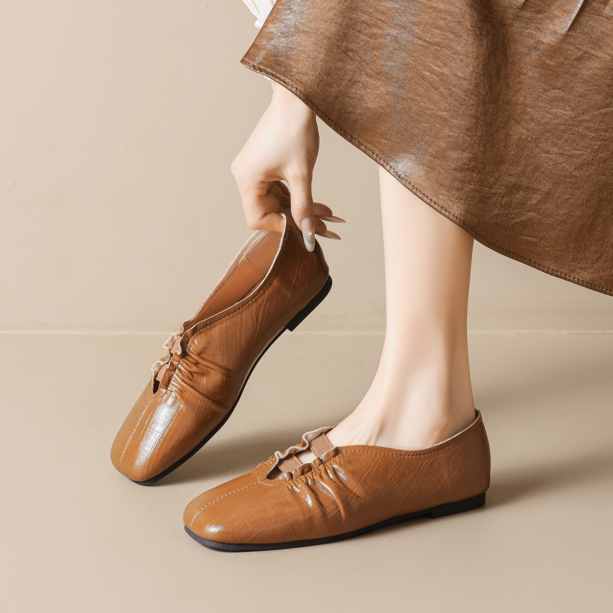Damen Freizeitliche Slipper mit modischer Faltenoptik