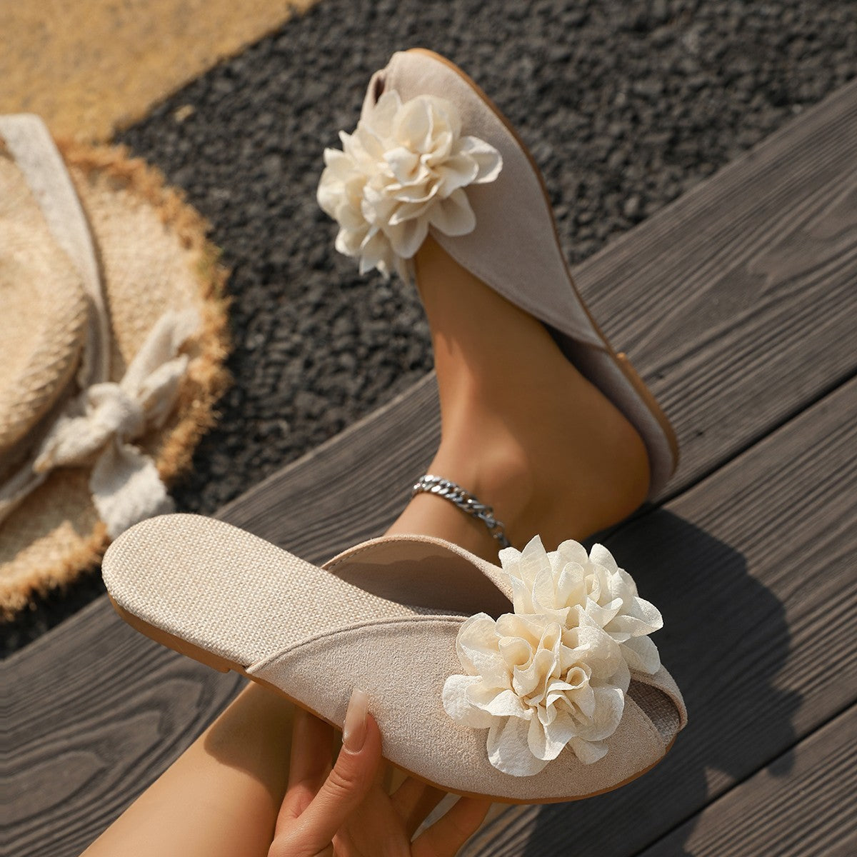 Damen Komfortable Hauspantoletten mit romantischen Blumendetails R&B