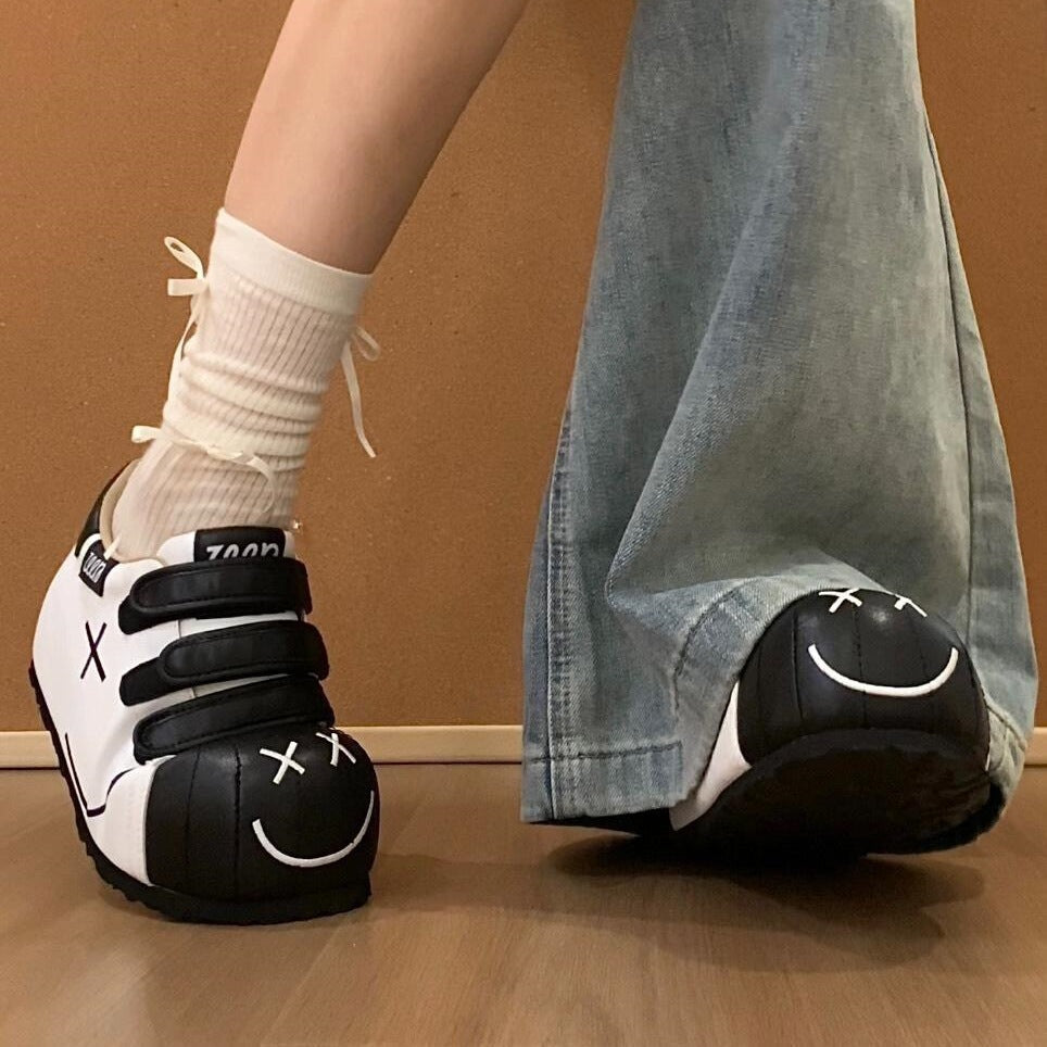 Damen Sneakers mit praktischem Klettverschluss und verspieltem Design