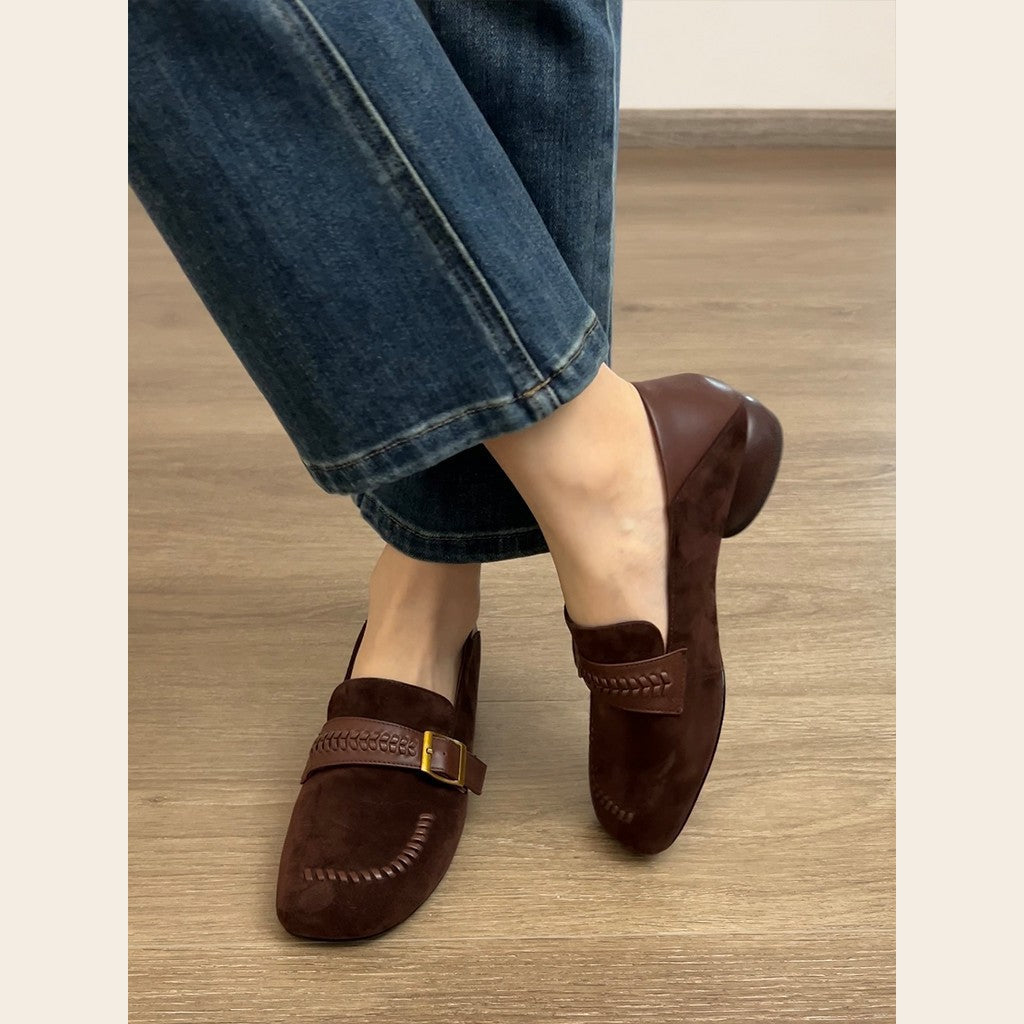 Damen Mokassins aus weichem Wildleder mit dekorativem Riemen R&B