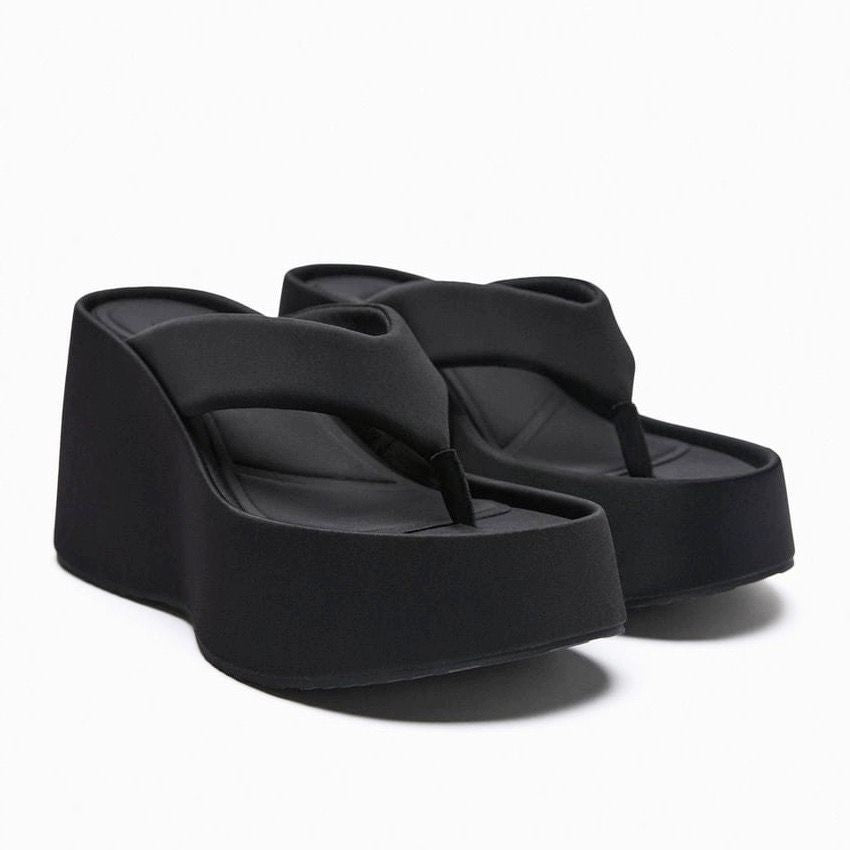 Damen Wedge-Sandalen mit komfortabler Zehensteg-Besonderheit und R&Brnem Blockabsatz R&B