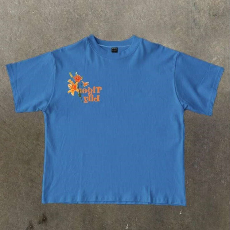 Damen T-Shirt mit künstlerischem floralem Druck und verspieltem Schriftzug R&B