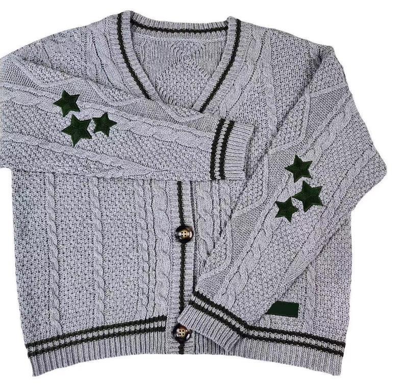 Damen Grobstrickjacke mit Sternen-Details und dekorativen Knöpfen R&B