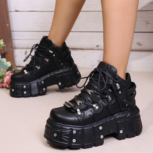 Damen Trendige und auffällige Sneakers mit modischen Details R&B