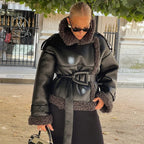 Damen Modische Kunstlederjacke mit kuscheligem Fellkragen und tailliertem Gürtel R&B