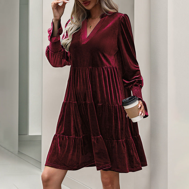 Damen Velvet-Kleid mit V-Ausschnitt und voluminösem Rüschendesign R&B