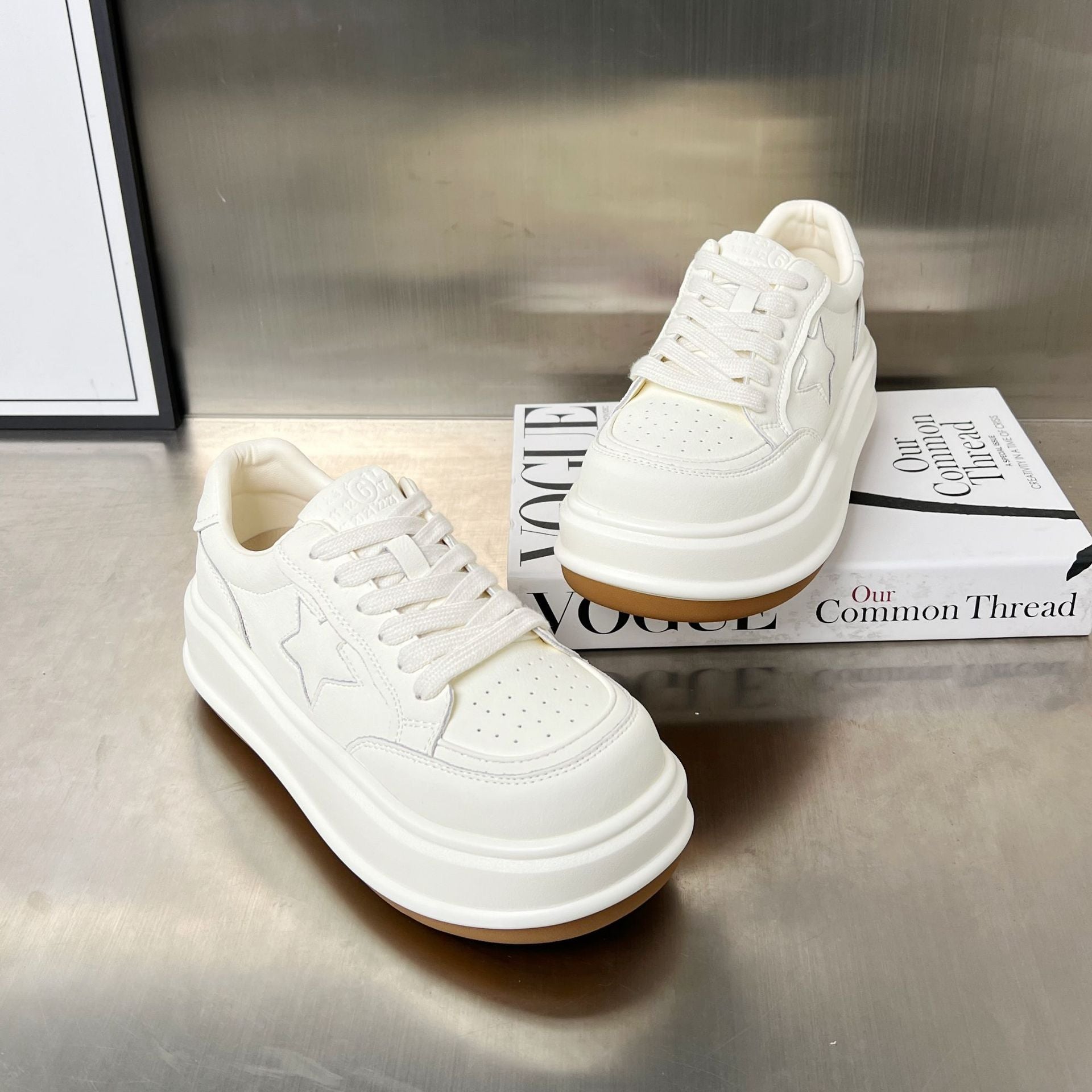 Damen Sportliche Sneaker mit erhöhter Sohle und modischem Sternenzier R&B