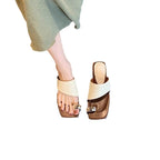 Damen modische Clip-Toe-Sandalen mit breitem Riemendesign und trendiger Schnallenapplikation R&B