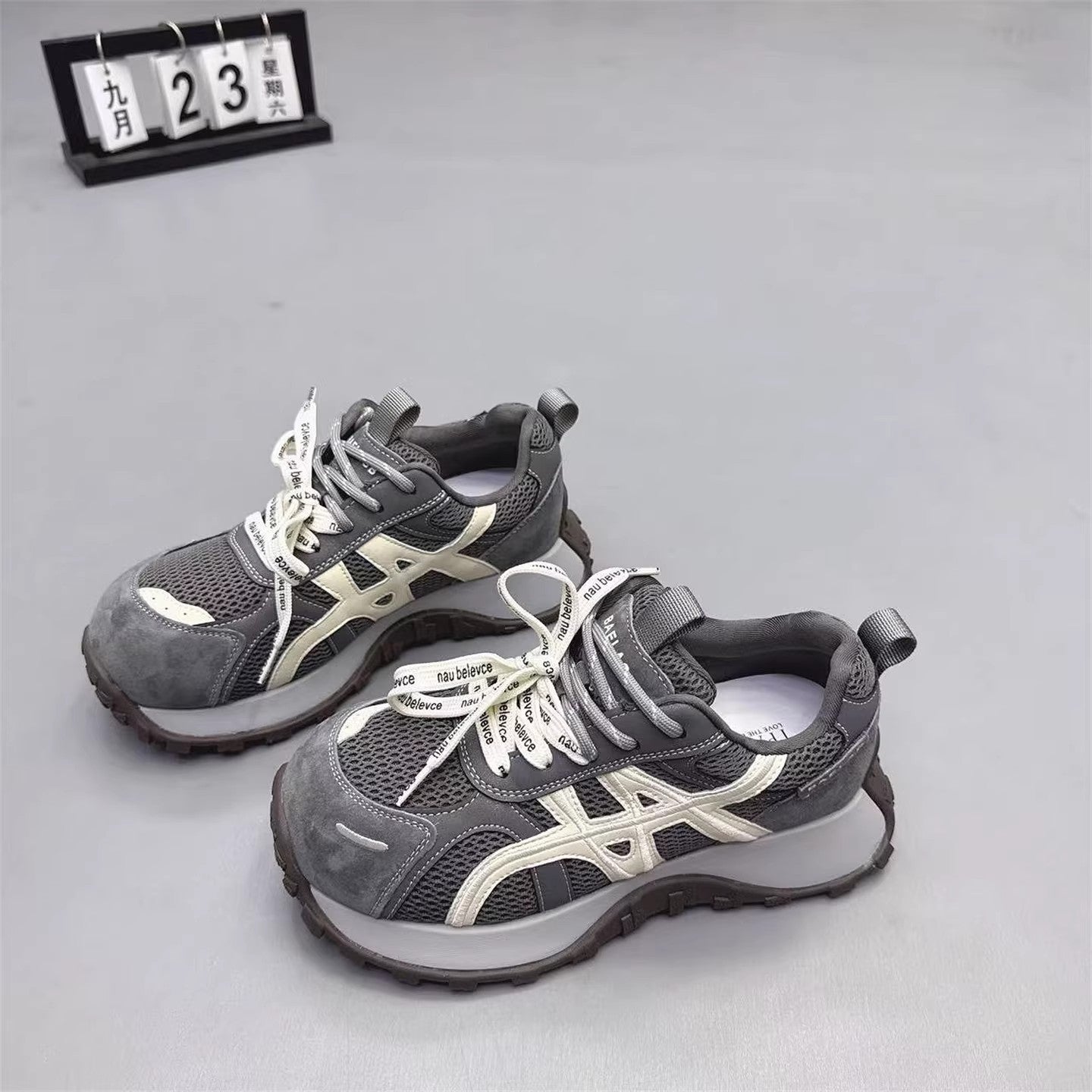 Damen Sportliche Sneakers mit atmungsaktivem Obermaterial und robustem Profil R&B