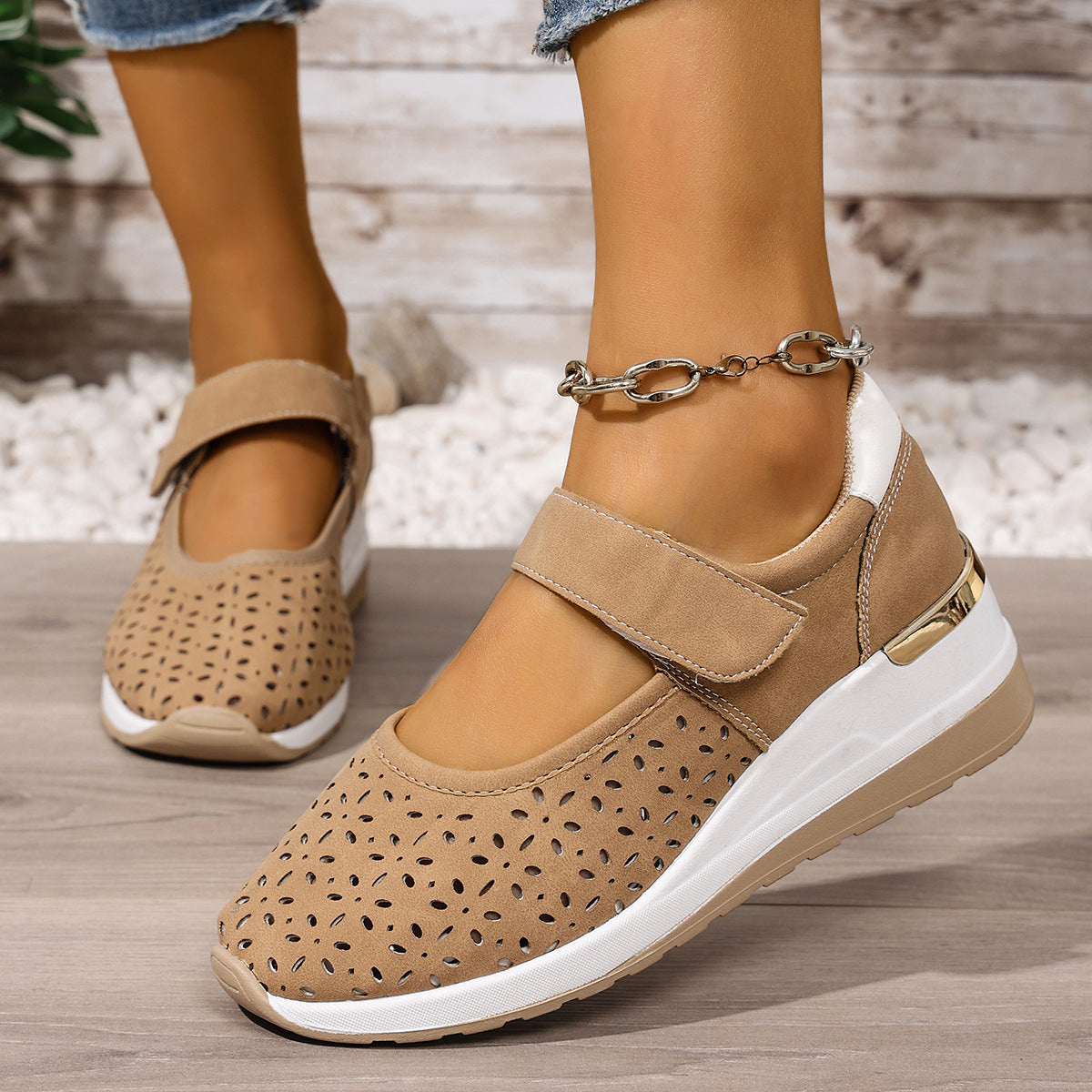 Damen Komfortable Sneaker mit atmungsaktiven Cut-Outs und verstellbarem Klettverschluss R&B