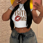 Damen Crop-Top mit glitzerndem Lippenmotiv und künstlerischem Schriftzug R&B