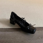 Damen Chunky Pumps mit verspieltem Schnürdetail und breitem Blockabsatz