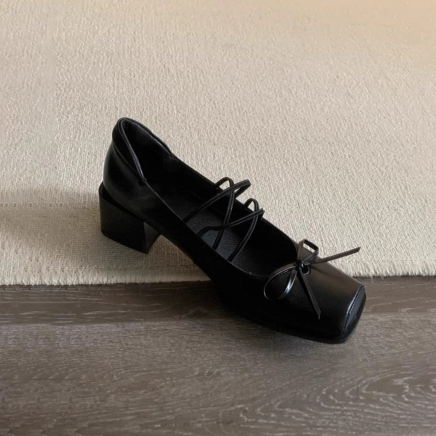 Damen Chunky Pumps mit verspieltem Schnürdetail und breitem Blockabsatz