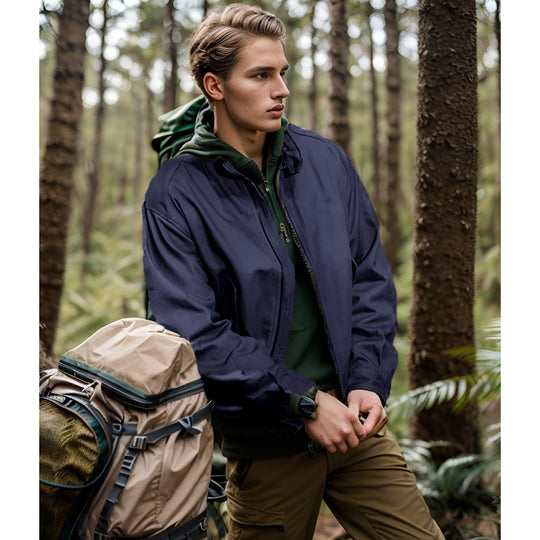 Herren funktionale Freizeitjacke im sportlichen Design mit gerundetem Kragen R&B