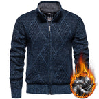 Herren Strickjacke mit modernem Zopfmuster und hohem Kragen R&B