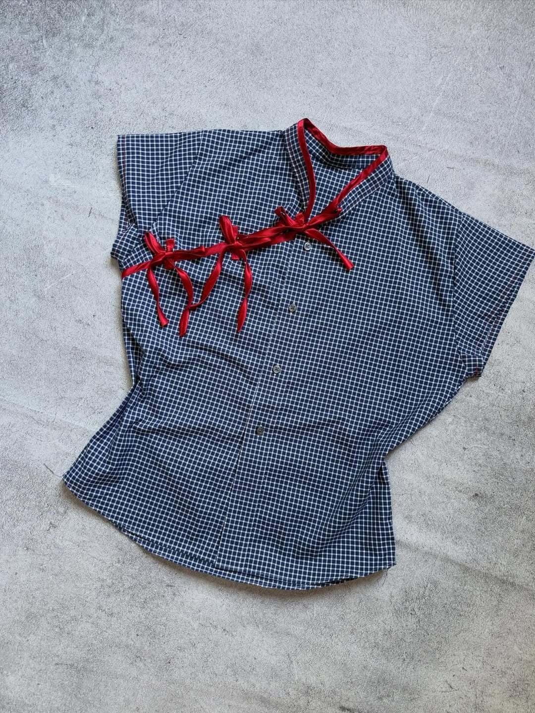 Damen Urbanes Karo-Top mit raffinierten Rüschendetails R&B