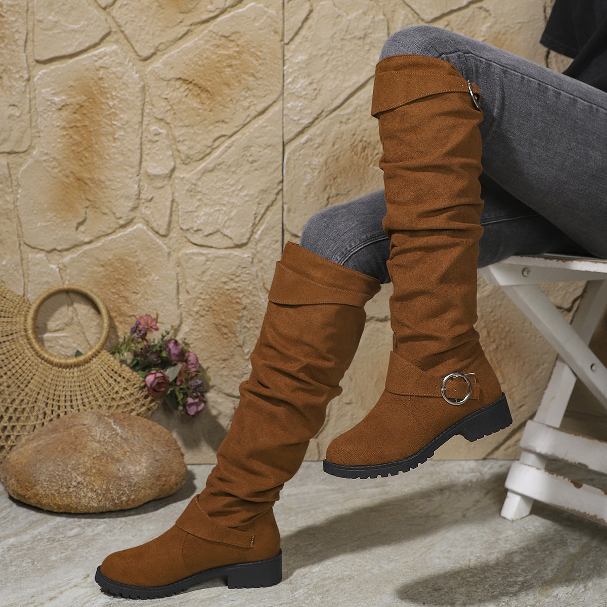 Damen hohe Stiefel mit modischem Rüschen-Design und dekorativem Riemen R&B