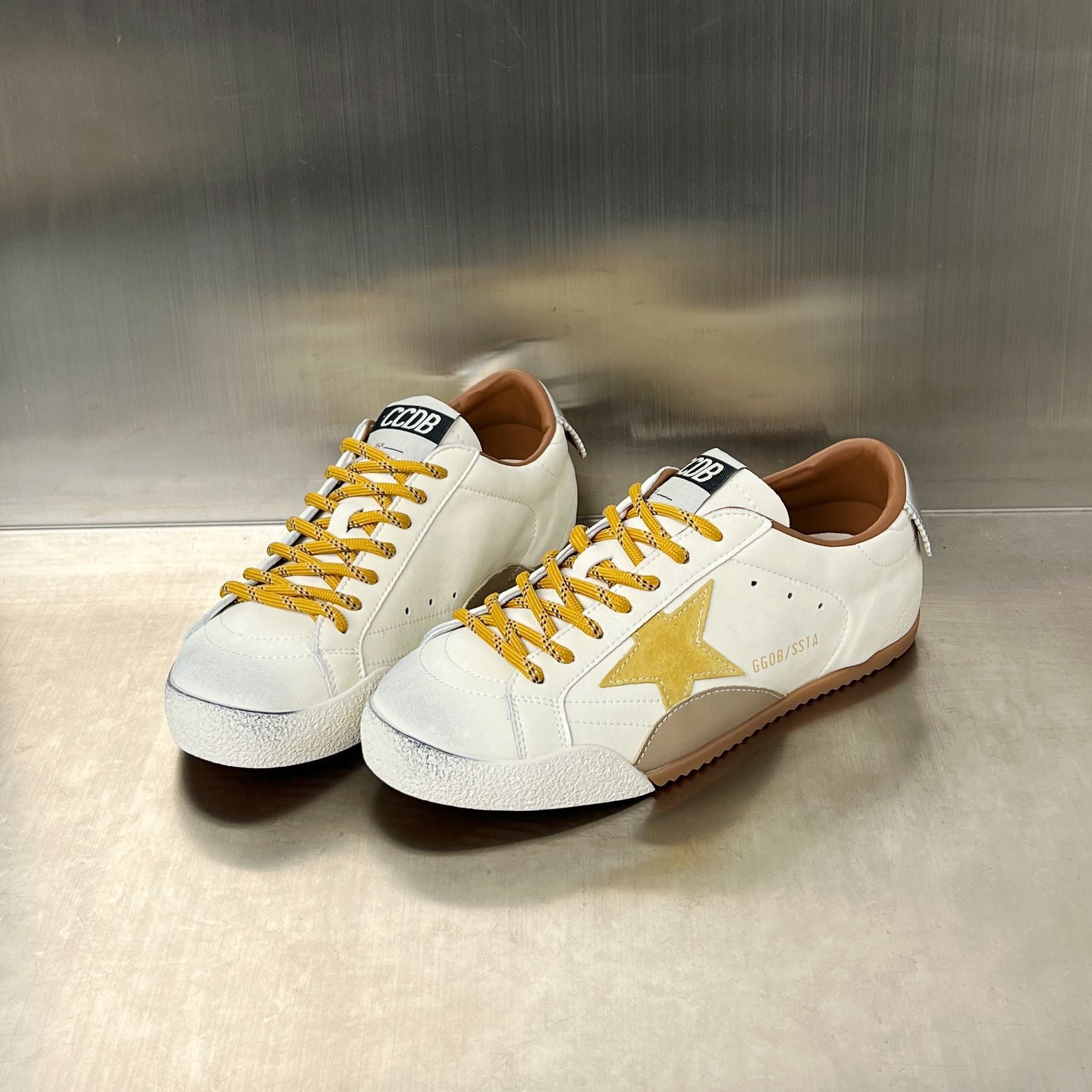 Damen Sneakers im sportlichen Design mit markantem Stern-Detail und ergonomischer Dämpfung R&B
