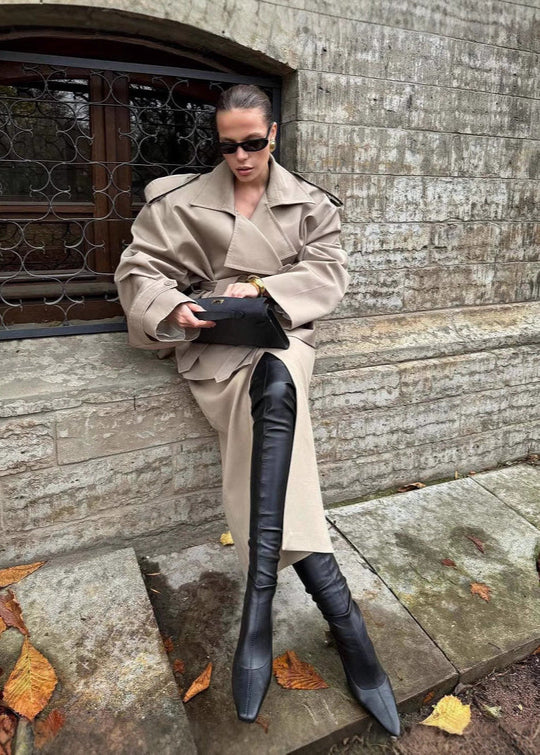 R&B | Gürtelter cropped Trenchcoat