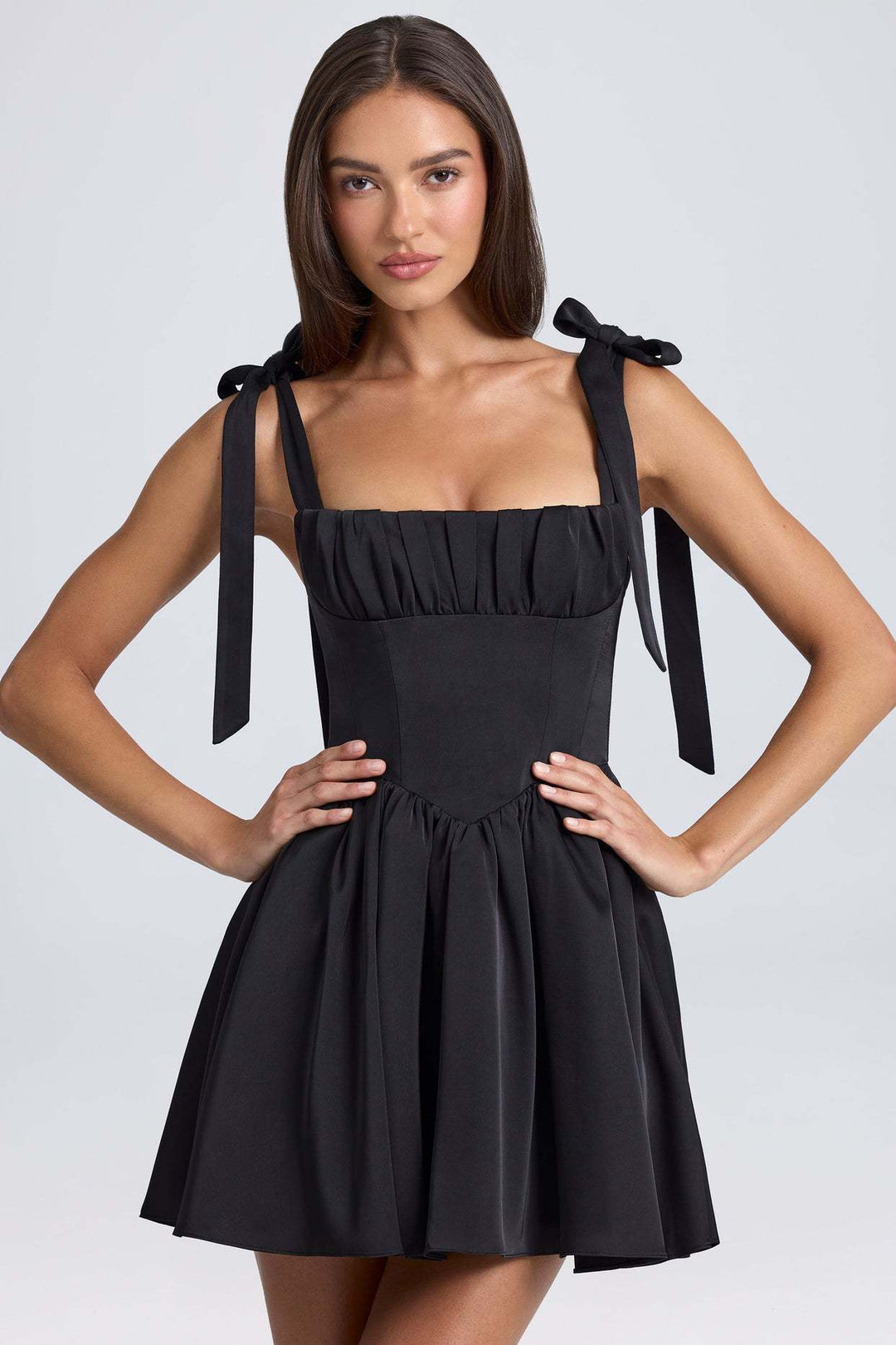 Damen Verspieltes Minikleid mit eleganten Rüschendetails und Schleifen R&B