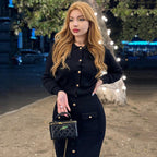Damen strukturiertes Strickensemble mit dekorativen Taschen und Knopfleiste R&B