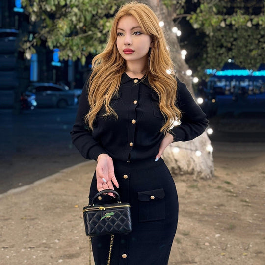 Damen strukturiertes Strickensemble mit dekorativen Taschen und Knopfleiste R&B