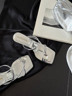 Damen Modische Plateau-Sandalen mit elegantem Riemendesign und glänzender Oberfläche