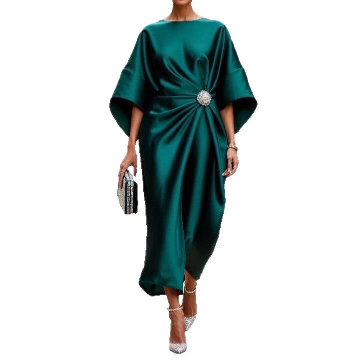 Damen nan elegantes Satin-Kaftan-Midikleid mit Kimonoärmeln seitlicher Drapage und Zierbrosche R&B
