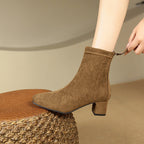 Damen elegante Stiefeletten mit blockiertem Absatz und feinem Wildlederfinish R&B