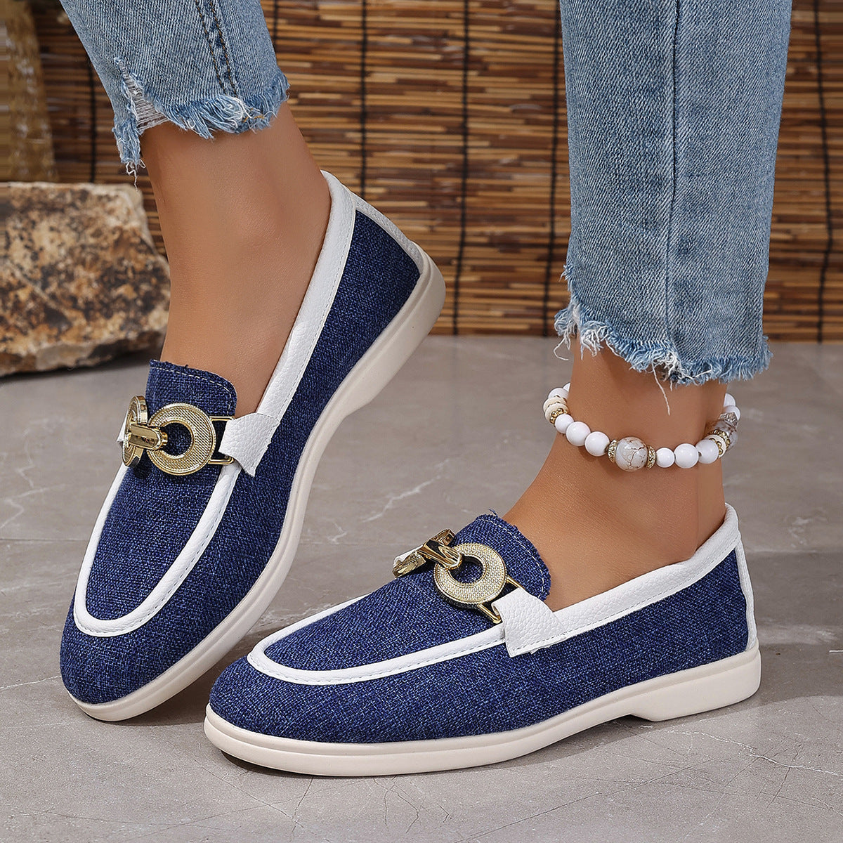 Damen modische Slipper mit elegantem Goldverzierungsdetail R&B