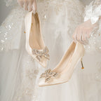 Damen Elegante Pumps mit funkelnder Blumenapplikation und schmalem Absatz R&B