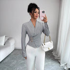 Damen nan taillierte Wickelbluse mit Reverskragen und dekorativer Metallschließe R&B