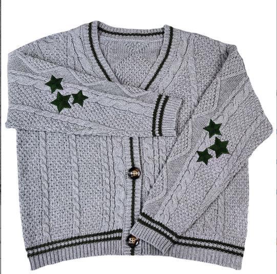 Damen Grobstrickjacke mit einzigartiger Zopfstruktur und dekorativen Sternen R&B