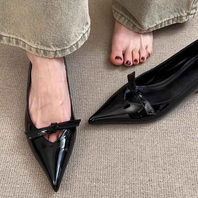 Damen spitze Pumps mit elegantem Schleifendetail und glänzender Oberfläche