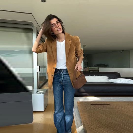 Damen Wildlederblazer mit eleganter Schnittführung und hochwertigen Details R&B